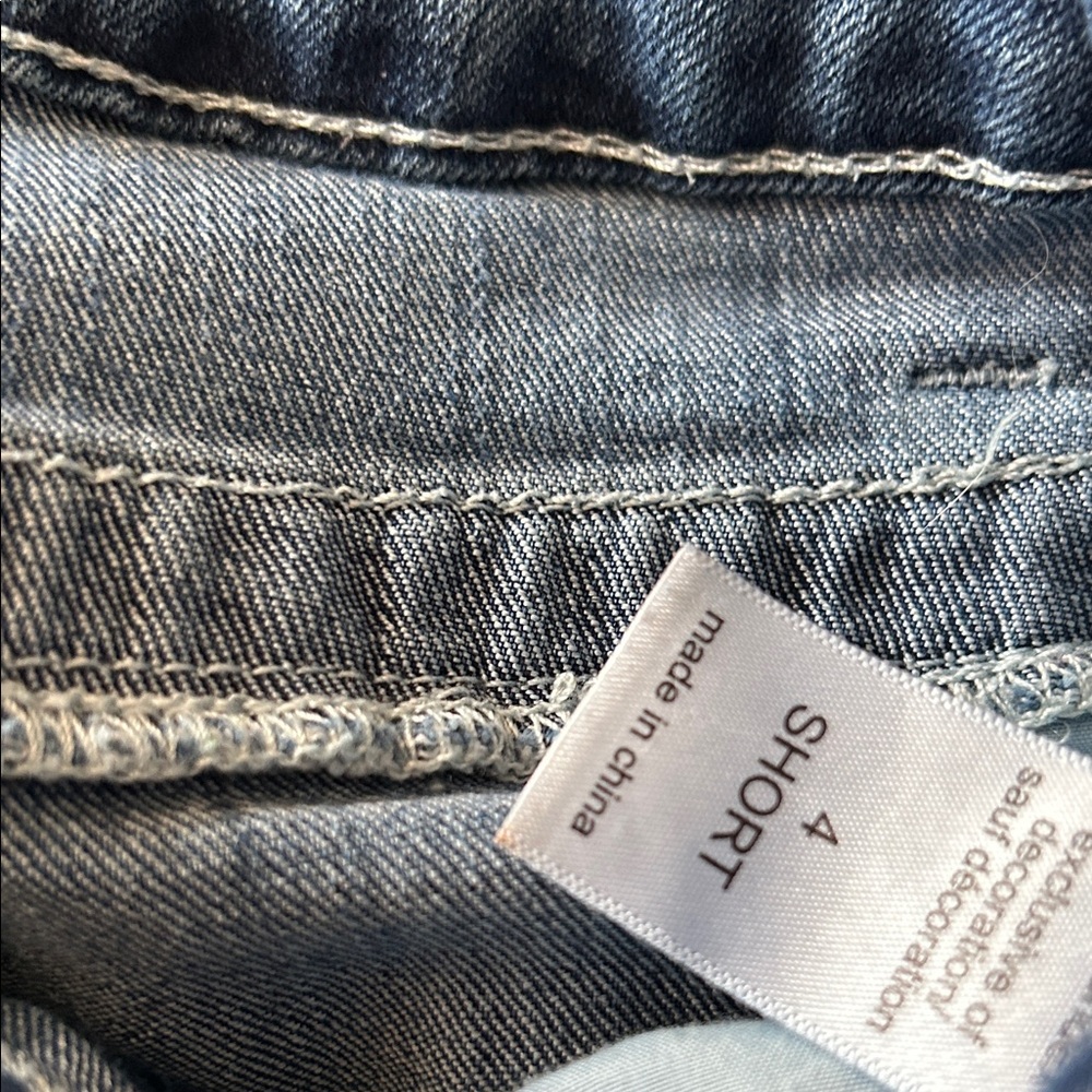 Maurices Denim Blue Slight flare Jeans approx 16”-17” W, 9”R, 28-29Inseam